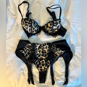 Leopard Print 🐆 Black Lace Lingerie Set: Bra, Thong and Garter 🔥💕